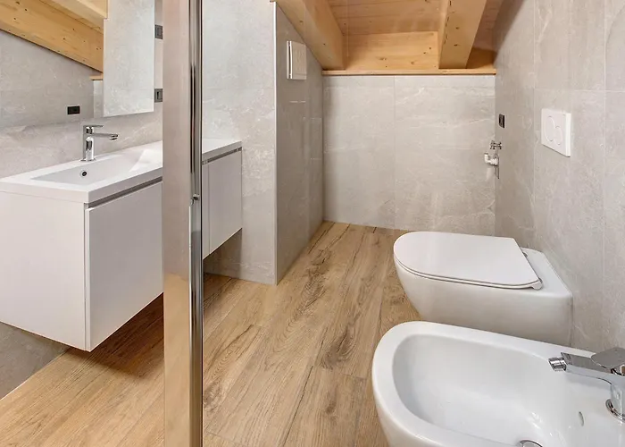 Serenella イゾラッチャ