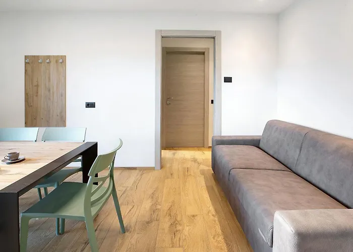 シャレー Serenella