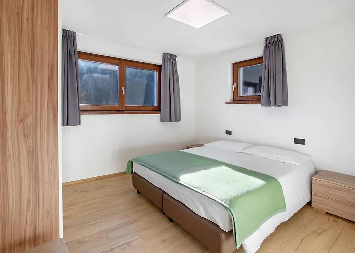 Serenella イゾラッチャ