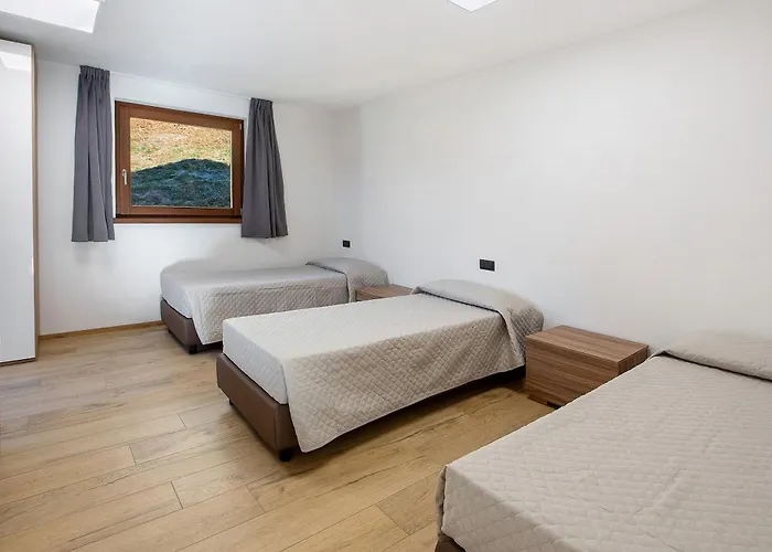 Serenella イゾラッチャ