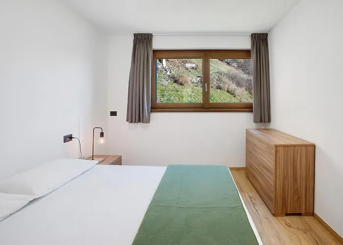 Serenella イゾラッチャ